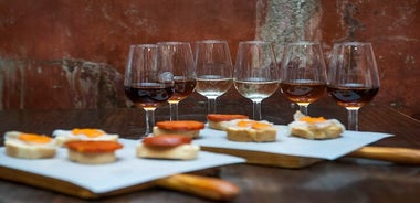 Divora le tapas di Siviglia, vino e storia Tour per piccoli gruppi