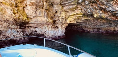 Boat tour of the Polignano a Mare caves with aperitif