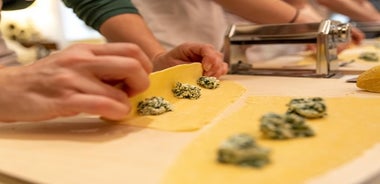 Visita al mercado de grupos pequeños y clase de cocina en La Spezia