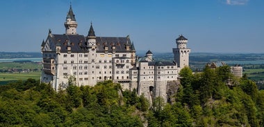 Excursión de un día al castillo de Neuschwanstein y al palacio Linderhof desde Múnich