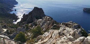 Facendo un'escursione nel parco nazionale di Calanques da Luminy