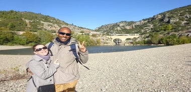 Tour di un giorno del villaggio di Saint-Guilhem e delle grotte