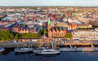 Photo of beautiful panoramic view of historic Bremen Market Square in the center of the Hanseatic City of Bremen with The Schuetting and famous Raths buildings on a sunny day with blue sky in summer, Germany.