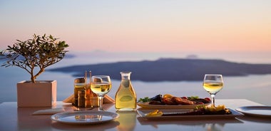 Tour gastronómico de medio día para grupos pequeños para comer y caminar en Santorini