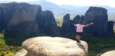 Da Atene: gita di un giorno alla storia delle grotte di Meteora e dei monasteri in treno