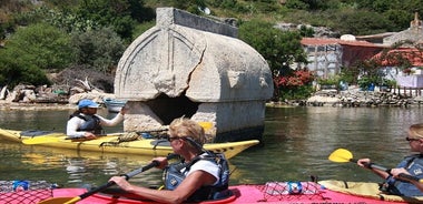 Tour en kayak de mar sobre la ciudad hundida de Kekova Kas