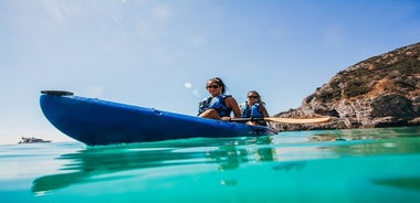 Sesimbra : visite guidée en kayak dans le parc naturel et les grottes d'Arrábida