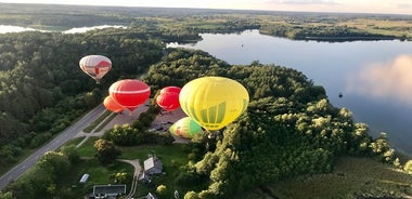 ビリニュスまたはトラカイ上空の熱気球飛行