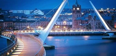 Excursión privada de un día para grupos pequeños a Derry Londonderry desde Belfast