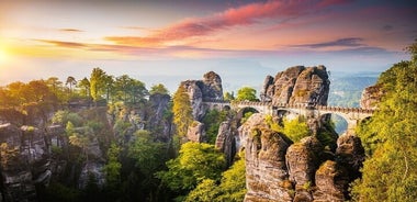 プラハからの少人数ボヘミアン・スイスおよびザクセン・スイス国立公園一日ツアー