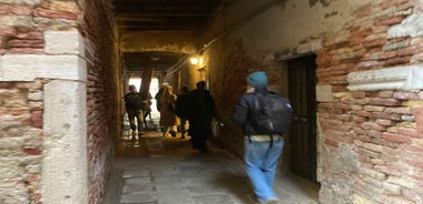 Venice: Mysterious Tales of Ghosts and Murders