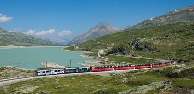 Dagsferð til St. Moritz og svissnesku Alpanna með Bernina Rauða lestinni frá Mílanó