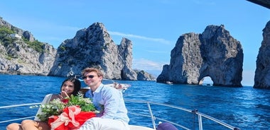 Paseo en barco por Capri y visita a la ciudad desde Sorrento