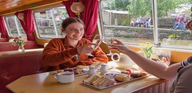 Crucero con el té de la tarde en Yorkshire del Norte