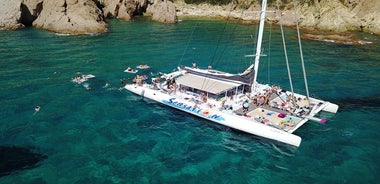 Spaziergang Durch Die Costa Brava In Einem Grossen Katamaran Mit Buffet-barbacoa Und Bad