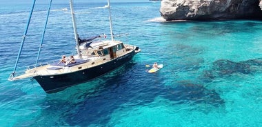 Shared trip on a classic sailboat along the coast of Menorca