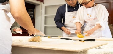 Comparta su amor de pasta: clase de pasta y tiramisú en grupos pequeños en Lecce