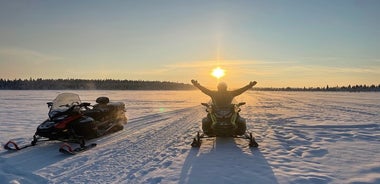 Excursión de un día con moto de nieve en Kiruna.