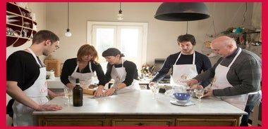 Cours de cuisine privé avec dégustation de vin dans une maison locale à Civitavecchia