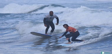 Lezioni di surf a Famara 9:15-14:30 (4 ore di lezione)