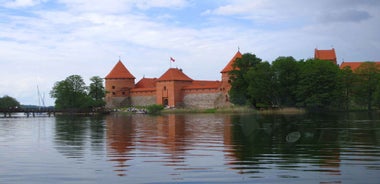 Vilnius: Trakai Tour with Audio Guide and Minibus Transfers