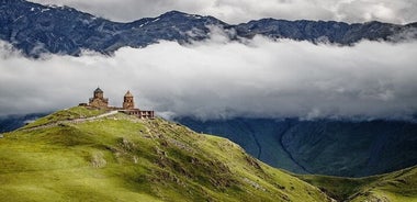 Kazbegi y Gudauri Excursión PRIVADA de día completo desde Tbilisi