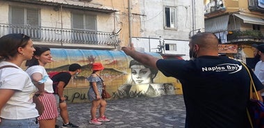 Recorrido a pie histórico y de arte callejero por Nápoles