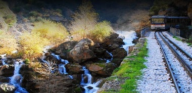 Tour privato Kalavrita, laghi delle caverne, ferrovia Odontotos da Patrasso