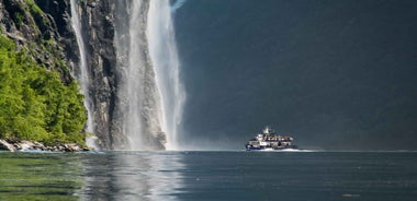 Frá Ålesund: Bátferð Að og Frá Geirangerfjörður