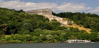 Regensburg: Sightseeing Boat Tour to Walhalla