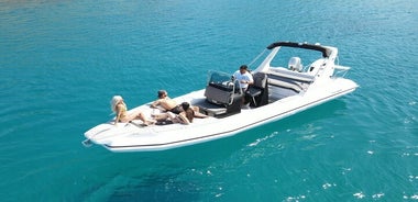 Location de bateau privé d'une demi-journée sur l'île de Milos