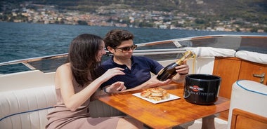 Tour en barco privado y guiado de 4 horas por el lago de Como