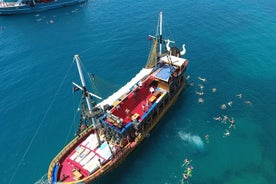 Croisière en bateau pirate avec escales de restauration et de baignade à Alanya