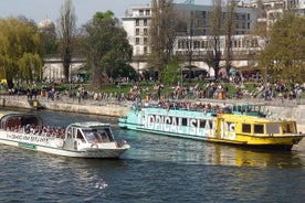 Paseo turístico en barco por el río Spree en Berlín