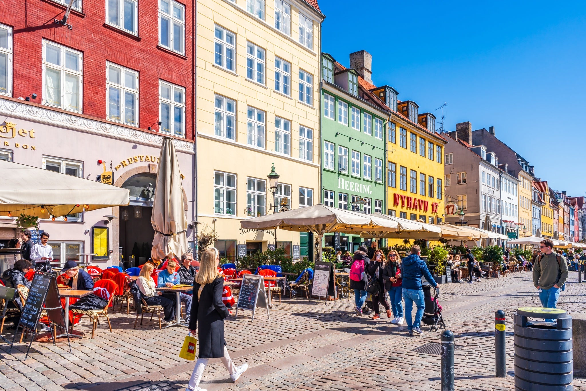 Nyhavn embankment in Copenhagen.jpg