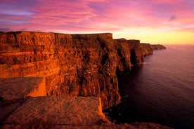 Escursione costiera: scogliere di Moher, isole Aran e tour del Burren da Galway