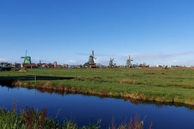 Excursion d'une journée en petit groupe aux moulins à vent, à Volendam et à Marken avec une camionnette Mercedes (Max 8P)