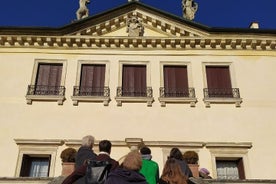 Besuch mit den Eigentümern und einem Glas Wein in der Villa Valmarana ai Nani