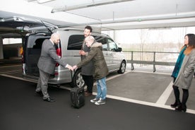 Lontoon Gatwickin (LGW) lentokentälle saapuminen Jaettu kuljetus lentokentältä hotellille