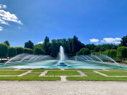 Photo of Beautiful outdoor water fountain with dancing waters on a sunny day in Battersea park, London .