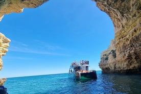 Tour naar de grotten en kustlijn van Benagil in Albufeira