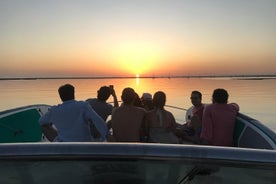 Tour privado al atardecer en un yate desde Faro