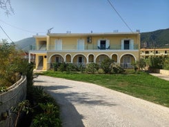 ALMIRIKI Studios & Apartments