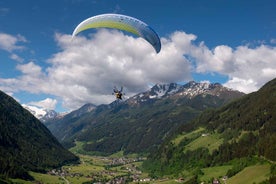 Neustift im Stubaital: Tandem Paragliding Flight