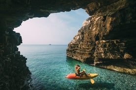  ESPERIENZA COMPLETA DI CAVERNA E SAFARI da KAYAK