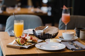 Berlin: Fine Dining Breakfast with Champagne in Schoneberg