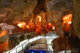 Visita La Cuevas del Tesoro en coche eléctrico en Málaga