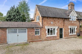 Wheelbarrow Cottage