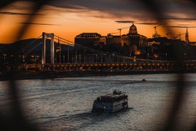 Besichtigungstour von Budapenst am Abend im Boot