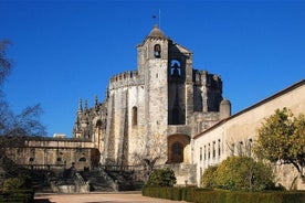 Tour privato di un'intera giornata al castello di Ourém, Tomar e Almourol dall'ovest